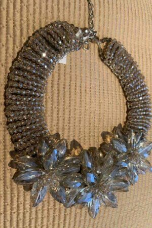 Crystal flower necklace in transparent crystal beads