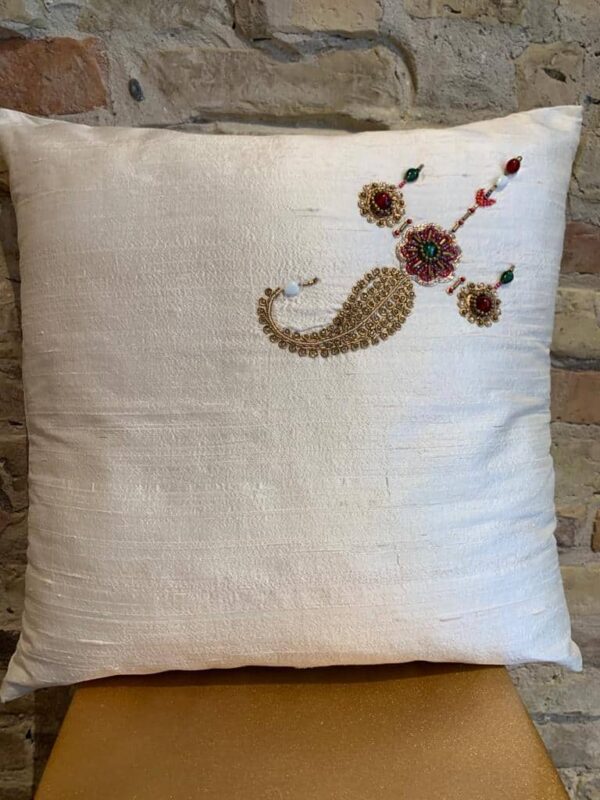 Cushion in white silk with pearl detail