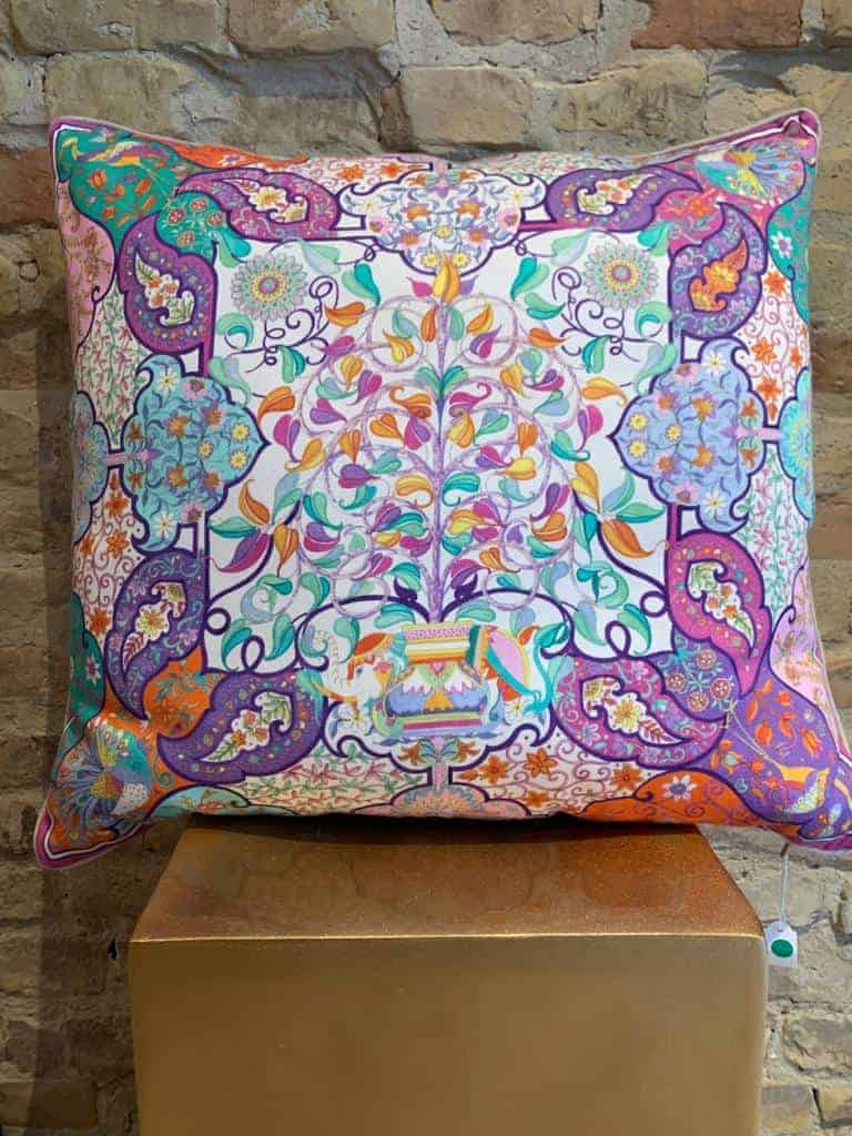 Printed cushion with linen back