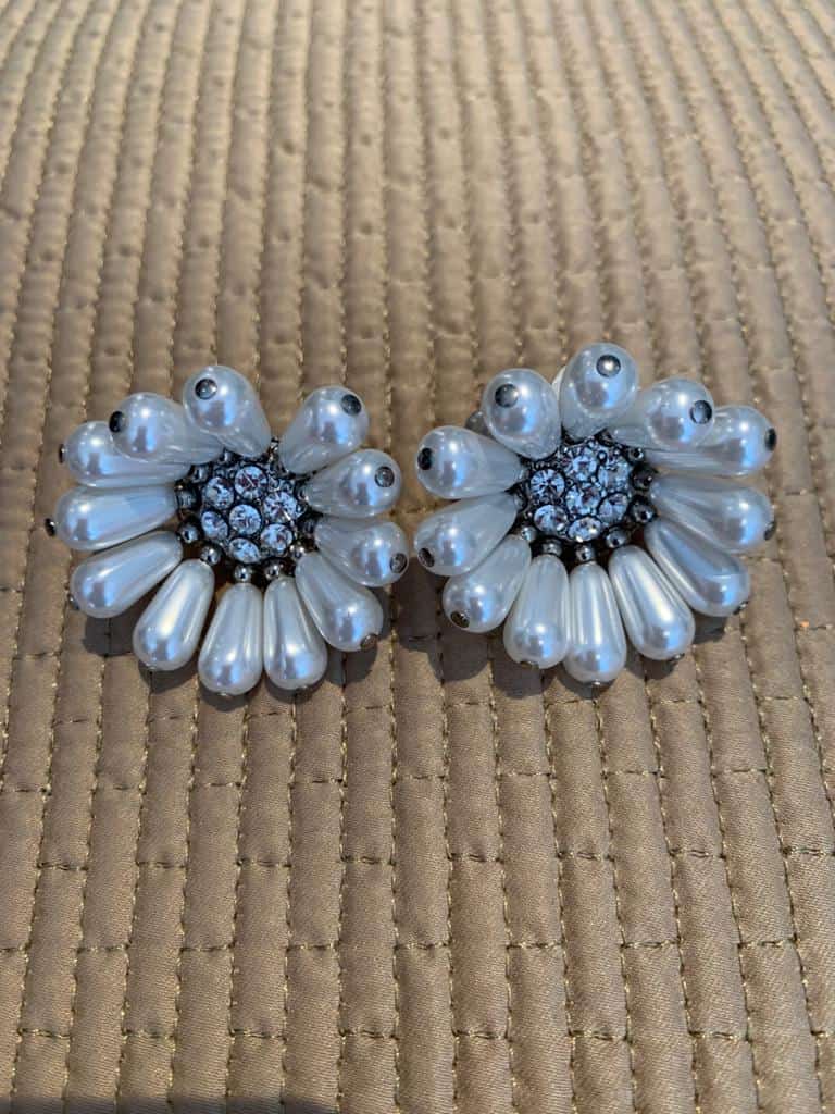 Clip flower earrings with white pearls and sequins